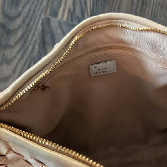 A NEW DAY Boho Style Beige Woven Polyurethane Hobo Shoulder Bag NWOT - Picture 3 of 4